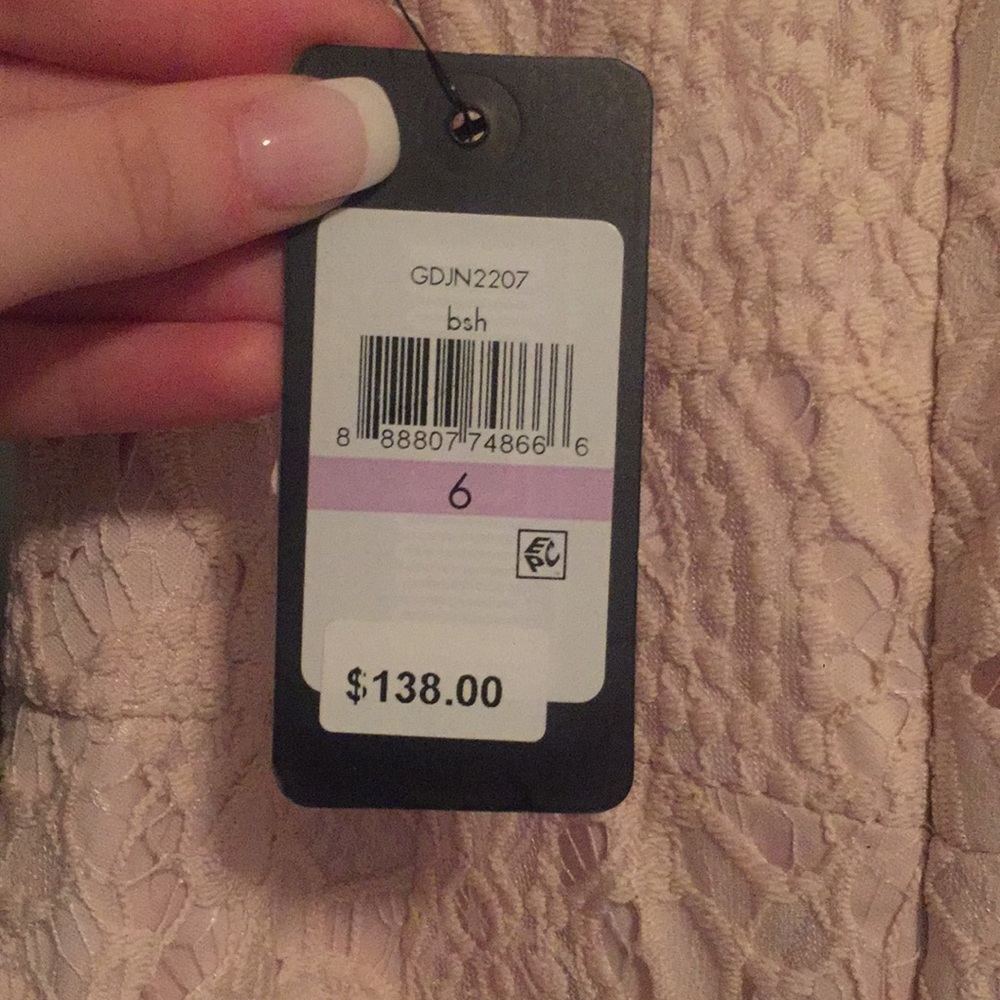 Guess blush dress ! - Picture 4 of 4